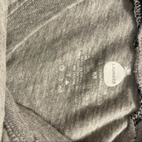 Mens Medium Sleeveless Shirt - Picture 3 of 3